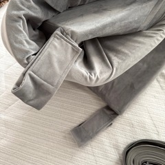 【マタニティ雑誌掲載】kurevy ベッド 隙間パッド パッド幅30cm すきまパッド 高級ベロアカバー付き マットレスバンド ベッドパッド マットレス 隙間スペーサー 隙間埋め 連結 固定ベルト10m 日本語取付説明書付き 日本メーカー国内検品済（30cmグレー 洗濯カバー付き） の画像