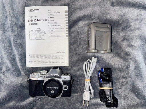 OLYMPUS (オリンパス) OM-D E-M10 Mark III ボディ シルバー