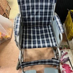 幅広！自走式車椅子 パンクしてます