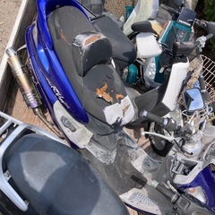 バイク4台とセニアカーまとめての画像