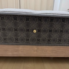 【美品】🉐Sealy/シーリー　ダブルベッドの画像
