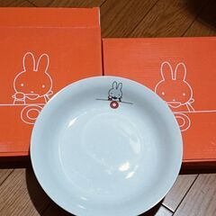 ミッフィーカレー皿２枚、小皿２枚、計４枚の画像
