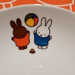 ミッフィーカレー皿２枚、小皿２枚、計４枚の画像