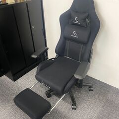 【美品】ゲーミングチェア フットレスト付き CYBER-GROU...