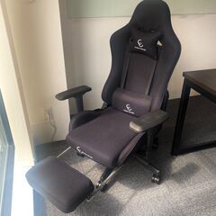 【良品】ゲーミングチェア フットレスト付き CYBER-GROU...