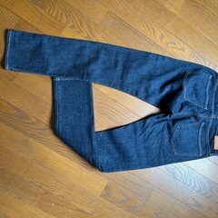 GAP スキニーデニム　スリムなシルエットで女性でも履けると思います。の画像