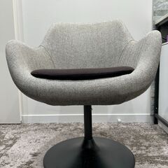 ブラウン系　回転椅子の画像