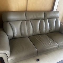 本革三人掛けソファー