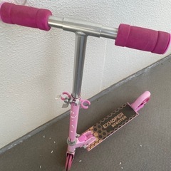 タイヤが光る折りたたみ式キックボードピンク