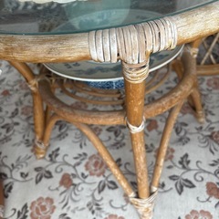 【お取引中】
籐のガラス丸テーブル　回転椅子2脚　丸椅子2脚5点セット の画像