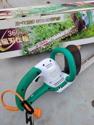 Amazon | マキタ(Makita) 360ミリ充電式生垣バリカン 18V
