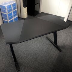 【美品】ゲーミングデスク 140cm 幅広 ブラック Z脚【引き...