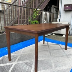 ダイニングテーブルの画像