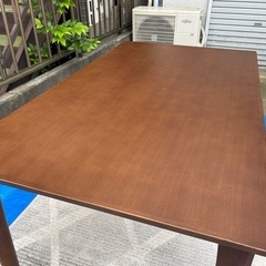 ダイニングテーブルの画像