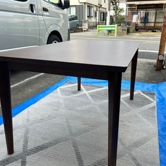 ダイニングテーブルの画像