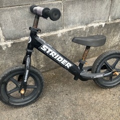 ストライダー　黒