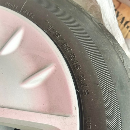 ノーマルタイヤ175/65 R15