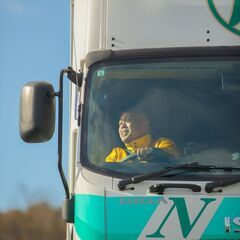 【未経験OK！】運送業者の中型トラックドライバー/一般貨物/定期...