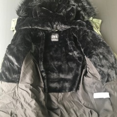 【未使用】ZARA   ダウンジャケット　オリーブグリーン　Mサイズの画像