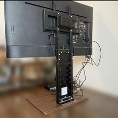 テレビをスマートに見せる👀Fenes壁寄せTVスタンドの画像