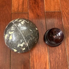 石の玉 置物 オブジェの画像