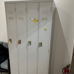 鍵付き　オフィスロッカー
