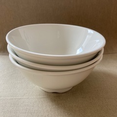 シンプルな白いサラダボール　深皿　どんぶり　三つセット
