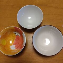 ご飯茶碗3個と　グラタン皿