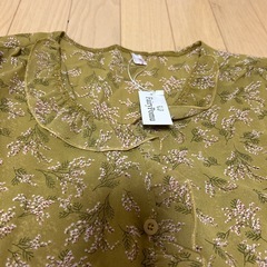 新品ブラウスの画像