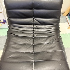 0円!? 1〜2人掛けソファ(傷あり)