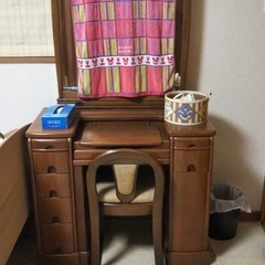 アーチ型ミラードレッサー