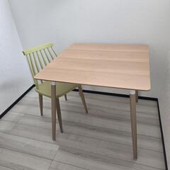 ダイニングテーブルとチェア一脚