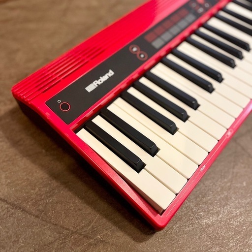 Roland ローランド GO:KEYS ゴーキーズ キーボード シンセサイザー 電子ピアノ 61鍵盤 赤 Bluetooth スピーカー内蔵 練習用 初心者向け 軽量 コンパクト 鍵盤楽器 音楽 伴奏 自動伴奏　