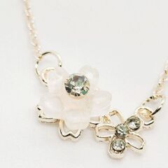 フラワーモチーフ　ネックレス　未使用の画像