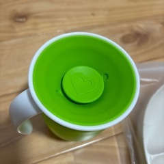 ベビー食器、コップ、おやつ入れの画像
