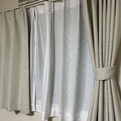 ニトリ　カーテン　ベージュ