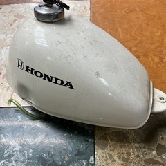 モンキータンク4000円　