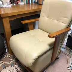 テーブルと椅子　冬はコタツ　未使用布団セット2000円の画像