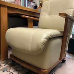 テーブルと椅子　冬はコタツ　未使用布団セット2000円の画像