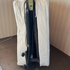 折りたたみ電動リクライニングベッドの画像