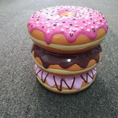 貯金箱と鉢の２点セットの画像