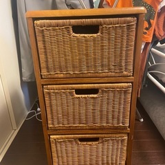 ラタンの棚