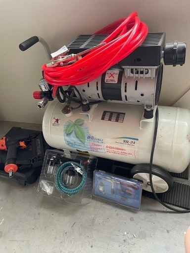 エアーファミリー(Air Family) 静音オイルレスコンプレッサー SSL-24 24Lとエアブラシ2種＋エアタッカー