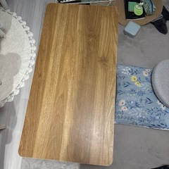 折り畳みテーブルの画像