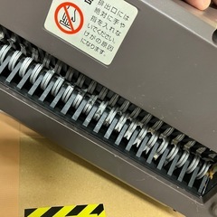 ☆値下げ☆O2506-067 アイリスオーヤマ パーソナルシュレッダー P8GC 2019年製 動作確認済み 刃の劣化具合・寿命不明 中古の画像