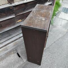 昭和レトロな木製キャビネット　収納棚本棚　幅約55cm 奥行約25cm 高さ約88.5cmの画像