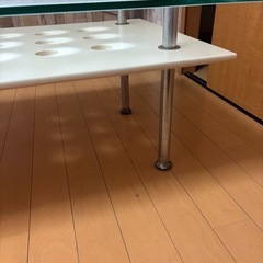 ガラスのテーブルの画像