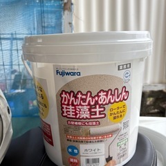 新品　かんたん・あんしん珪藻土　ペンキ　ホワイト　