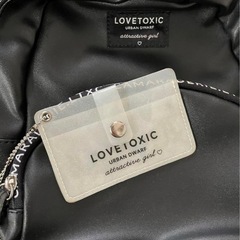 LOVETOXICラブトキ カードケースつきファスナーロゴ合皮ミニリュックの画像
