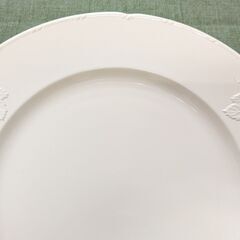 白の大皿の画像